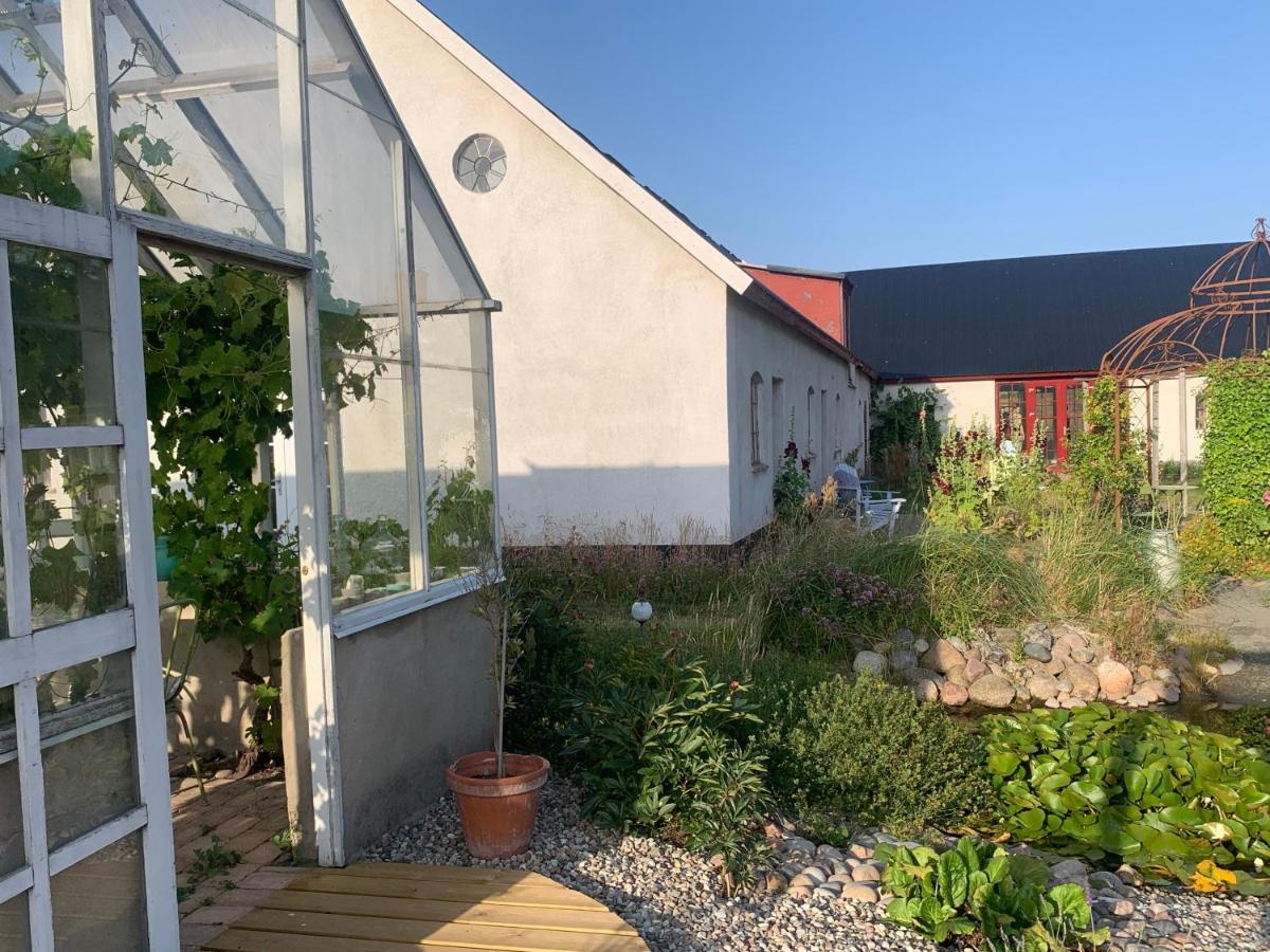 Strandbadsgarden B&B Löderup Esterno foto